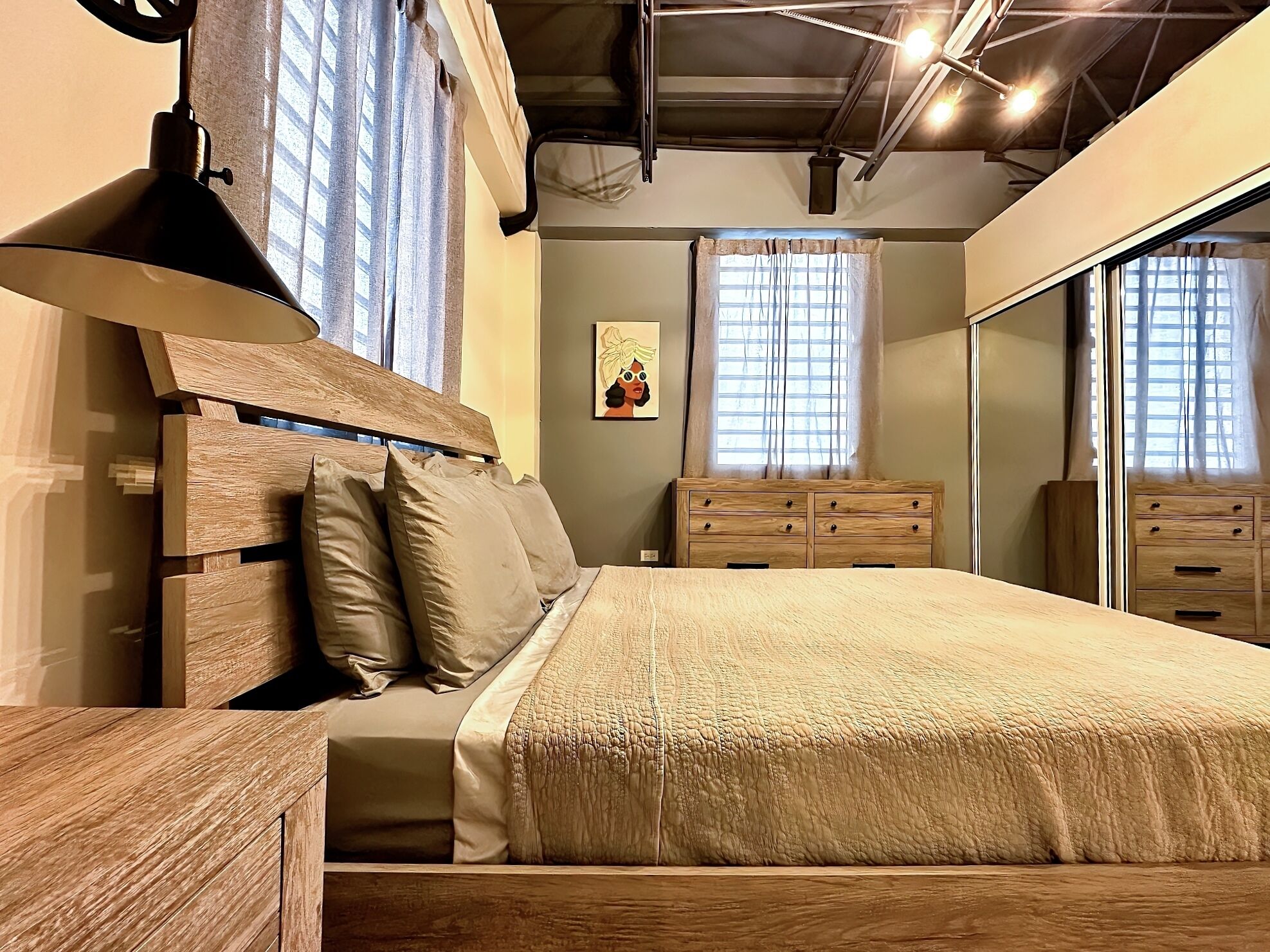 2 bedrooms, laptop workspace, iron/ironing board, free WiFi