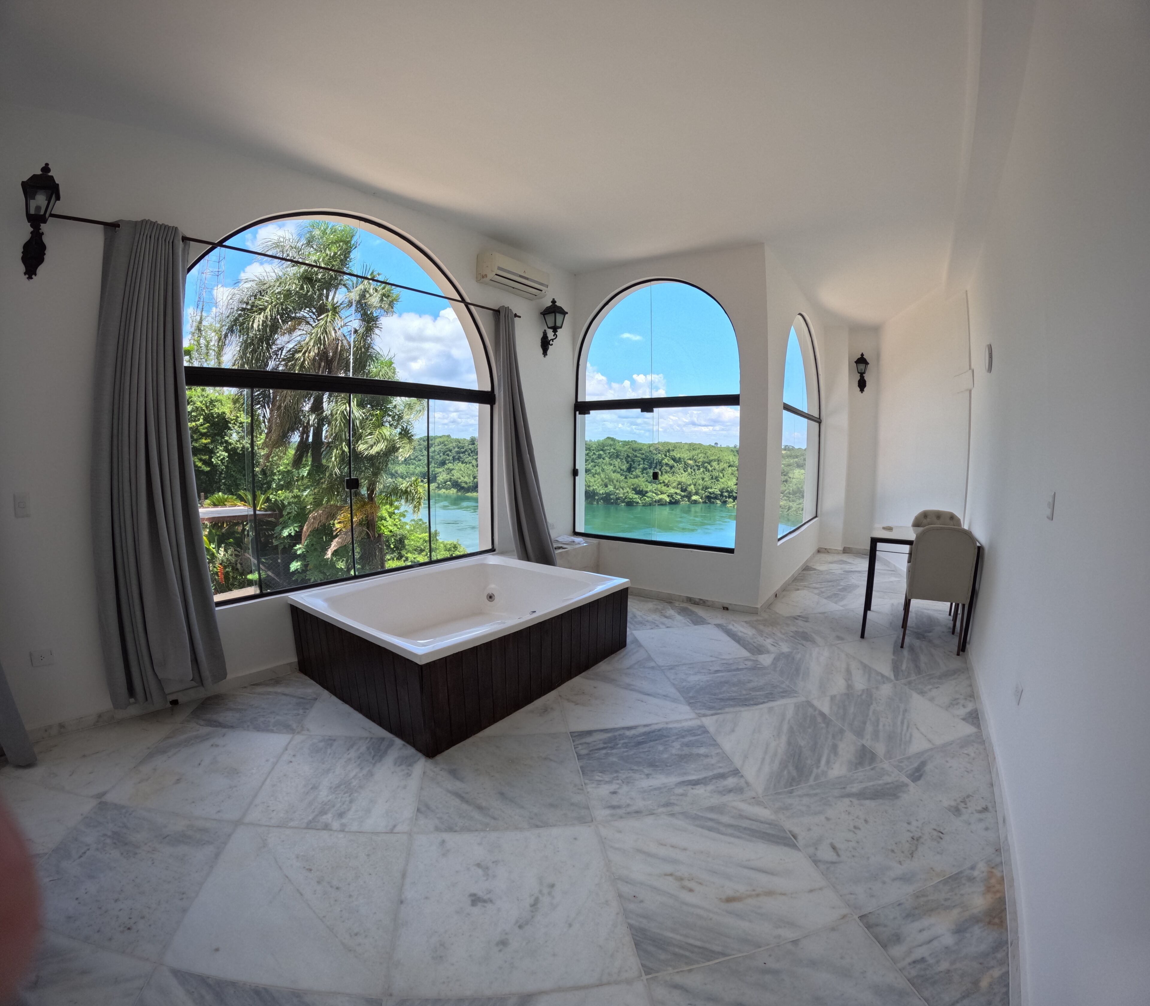 Luxury Room Amethyst | Living area | TV, printers