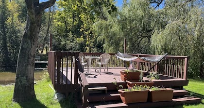 Sleeping Bear Riverside Cabins - Riverview apartment