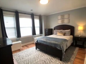 3 bedrooms, iron/ironing board, WiFi, bed sheets