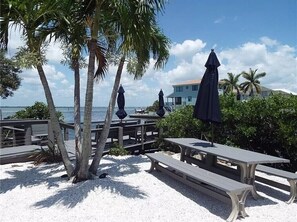 Outdoor dining - LBK Dreamin' Beach Bungalow (Longboat Key)