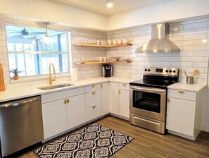 Fridge, microwave, stovetop, dishwasher