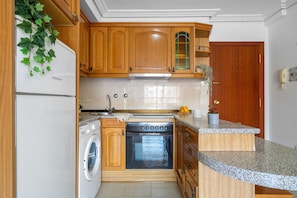 Fridge, microwave, oven, coffee/tea maker
