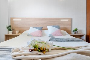 Iron/ironing board, free WiFi, bed sheets