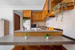 Fridge, microwave, oven, coffee/tea maker