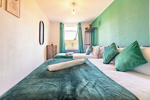 2 bedrooms, iron/ironing board, WiFi, bed sheets