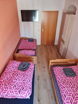 2 bedrooms, WiFi, bed sheets