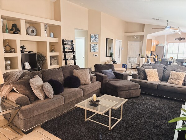 Smart TV, tavolo da calcetto, stampante