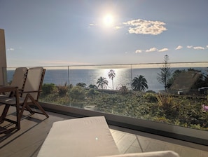 Property grounds - Breathtaking Oceanfront Living, Sunset Facing 3-Bedroom Flat in Acqua Residences (Funchal)