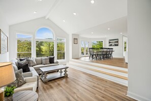 Smart TV, fireplace, video games, books - Dream Home in Jasper – 5 bedroom Stunner with Space & Style (Jasper)