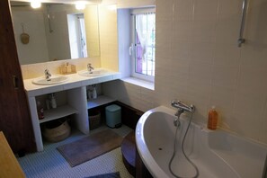 Hair dryer, toilet paper - Basque house in the heart of BAB (Biarritz Anglet Bayonne) (Bayonne)