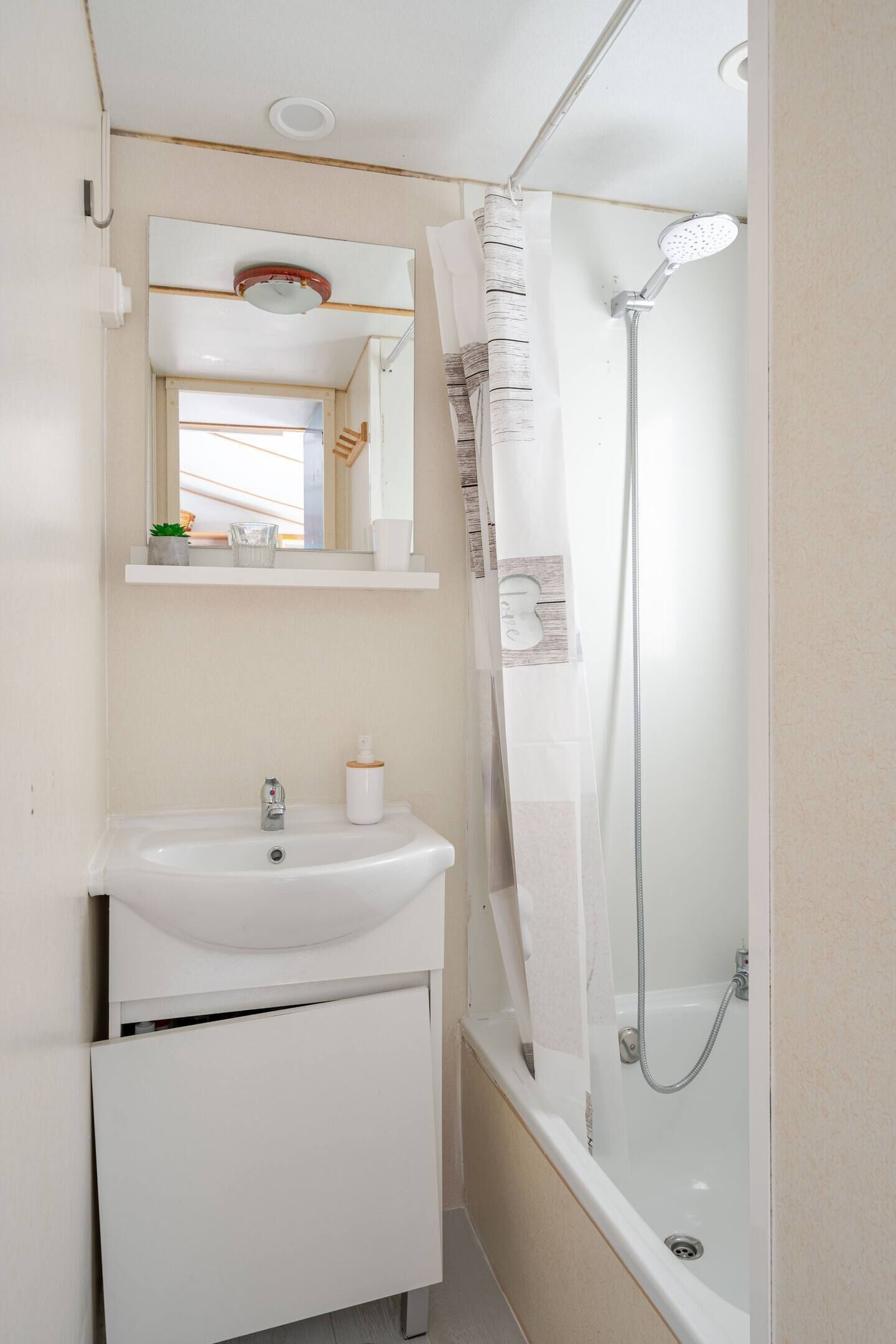 Bungalow, 3 phòng ngủ, bếp nhỏ | Phòng tắm | Máy sấy tóc, khăn tắm, xà phòng, giấy vệ sinh 