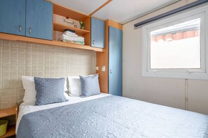 Bungalow, 3 soverom, tekjøkken | 3 soverom, skrivebord, strykejern/-brett og wi-fi (inkludert)