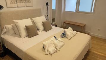 3 bedrooms, desk, iron/ironing board, travel crib