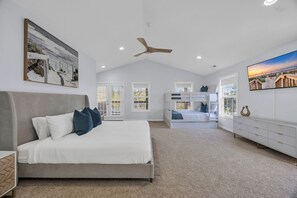 4 bedrooms, iron/ironing board, free WiFi, bed sheets - Sunny Shores Getaway - Pool, Golf Cart, Near Beach (North Myrtle Beach)