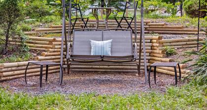 Spacious Buckhead Family Escape + Big Backyard