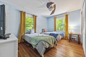 5 bedrooms, iron/ironing board, free WiFi, bed sheets