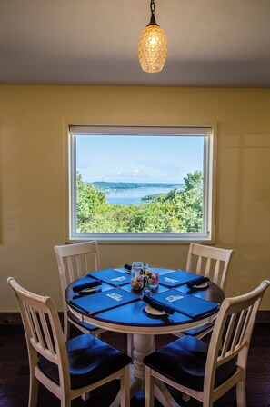 Food and drink - Whispering Woods Cabins & Grill (Calico Rock)