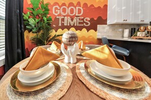 Dining - Off The Record -Sleeps 10- Gated (Houston)