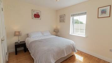 Iron/ironing board, free WiFi, bed sheets