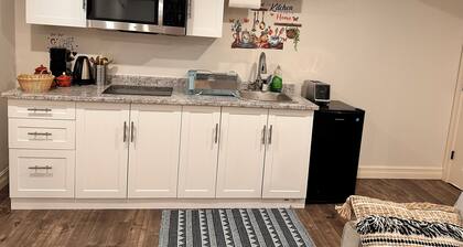 1 bedroom in-home mini apartment in Dieppe 5 min drive to the airport WIFI