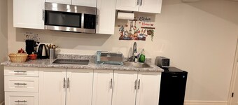 1 bedroom in-home mini apartment in Dieppe 5 min drive to the airport WIFI