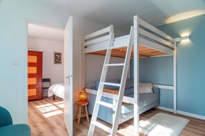2 bedrooms, iron/ironing board, free WiFi, bed sheets