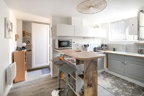 Fridge, microwave, oven, dishwasher