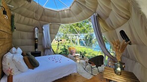 1 bedroom, bed sheets