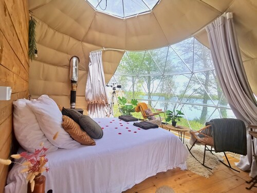 Dome with transparent roof, jacuzzi, telescope, rowing boat, 1h from Paris - RER station