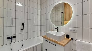 Departamento Confort, balcón, vista al mar | Baño