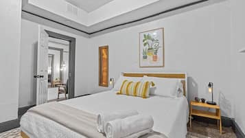 2 slaapkamers, een strijkplank/strijkijzer, reisbedje, wifi