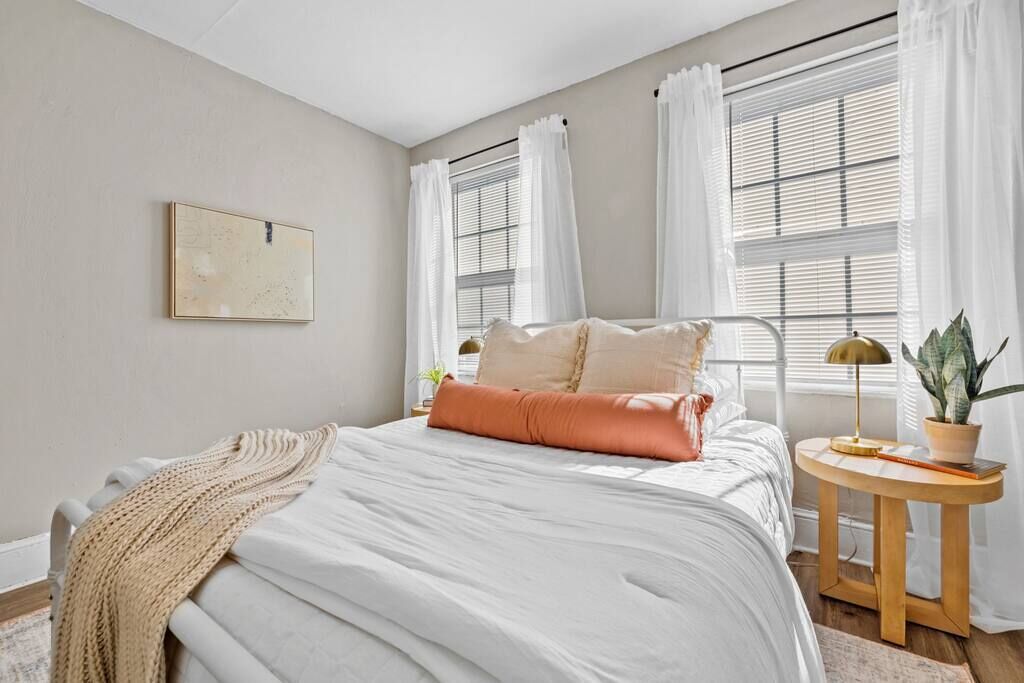 2 habitaciones, tabla de planchar con plancha, cuna de viaje y wifi 