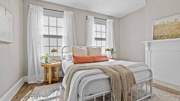 2 slaapkamers, een strijkplank/strijkijzer, reisbedje, wifi