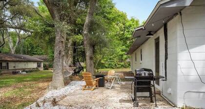 The PanAm, fire pit, bbq, kid & dog friendly
