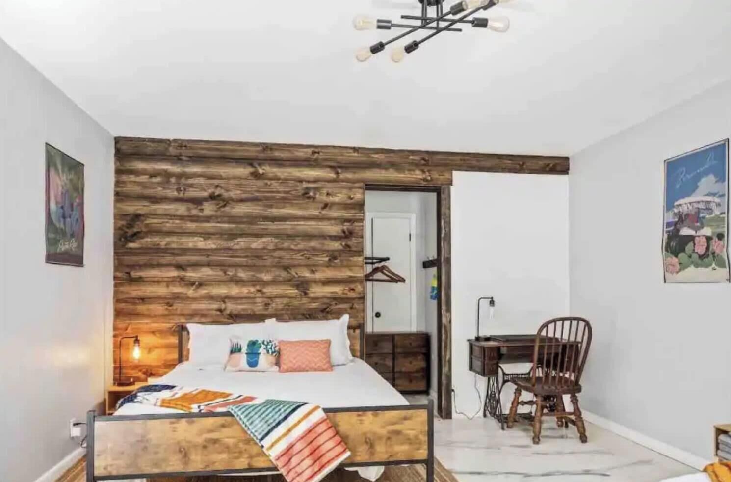 2 camere, una scrivania, ferro/asse da stiro, culla da viaggio