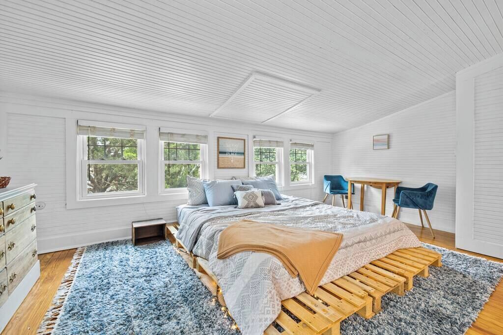 1 bedroom, travel cot, WiFi, bed sheets