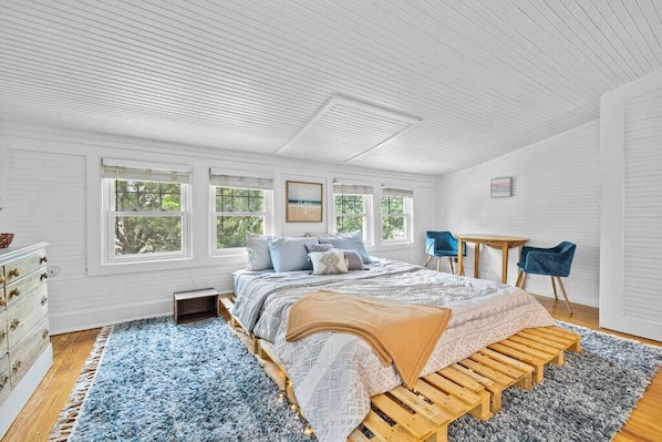 1 bedroom, travel crib, WiFi, bed sheets