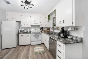 Réfrigérateur, plaque de cuisson, lave-vaisselle