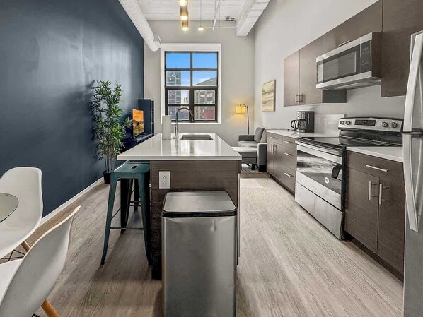 Fridge, microwave, oven, stovetop