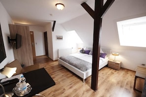 Desk, laptop workspace, free WiFi - Hotel Wurster Kroog (Bremerhaven)