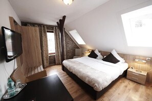 Een bureau, een laptopwerkplek, gratis wifi