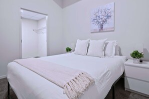 1 bedroom, desk, WiFi, bed sheets