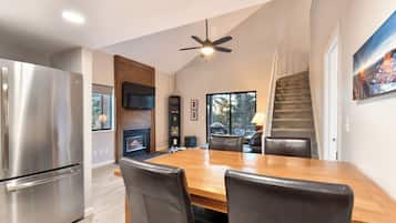 Superior Condo, Mountain View | In-room dining