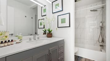 Comfort Condo, 2 Bedrooms, Mountain View | Bathroom
