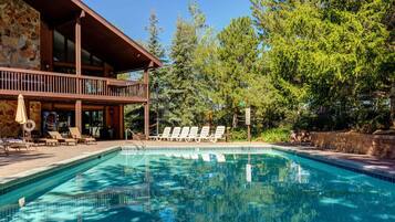 Kolam renang outdoor