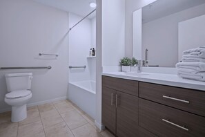 Douche, sèche-cheveux