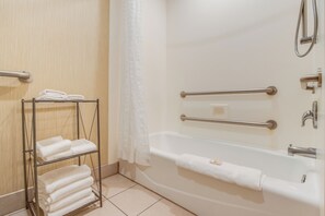 Deluxe Single Room, 1 King Bed, Accessible Bathtub, Non Smoking | Bathroom - Oceanus Motel (Rehoboth Beach)