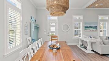 House (5 Bedrooms) | Interior