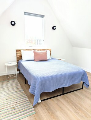 1 bedroom, iron/ironing board, free WiFi, bed sheets - Lofty Living - Walk to Downtown (Raleigh)